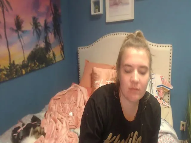 Live sex webcam photo for SnowWhiteXxxx #256675286