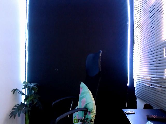 Live sex webcam photo for victoria_lee2 #264937955