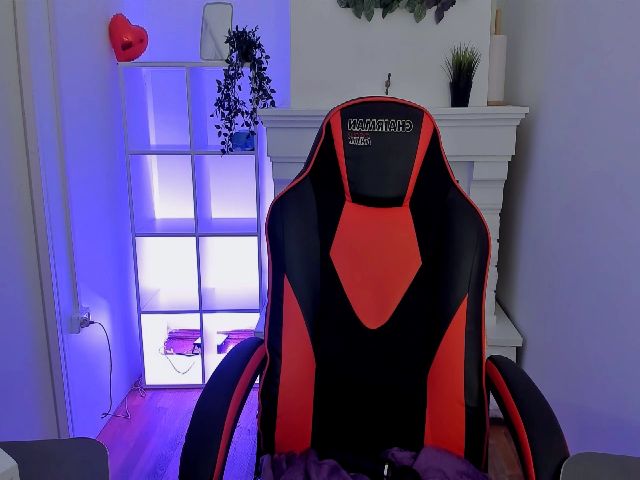 Live sex webcam photo for HelenCarter #257957499