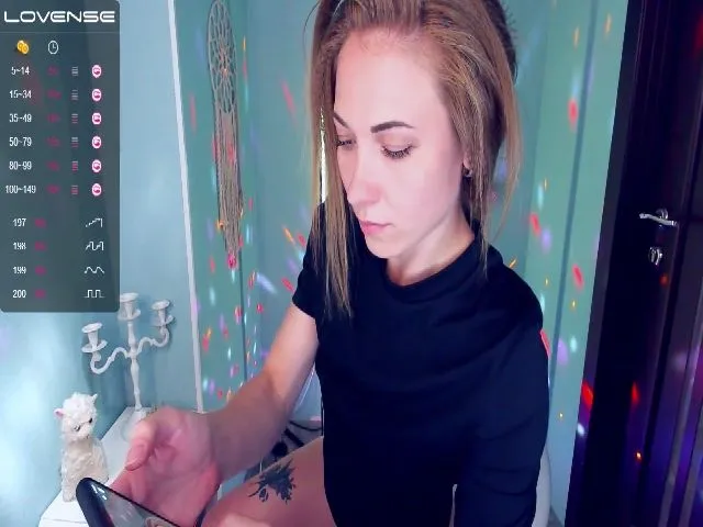 Live sex webcam photo for LilFluffyDuck #258036899