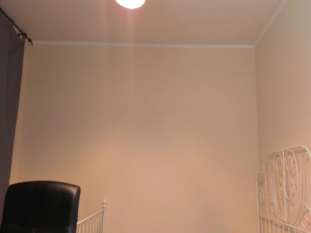 Live sex webcam photo for O1iv1a #262263281