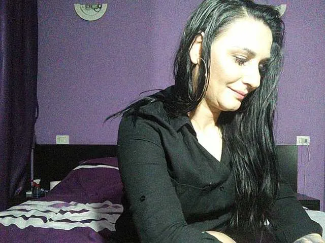 Live sex webcam photo for SelenaKlein #241077663
