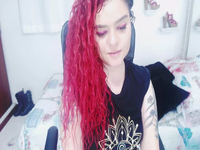 Live sex webcam photo for Twwiiggy #287851954