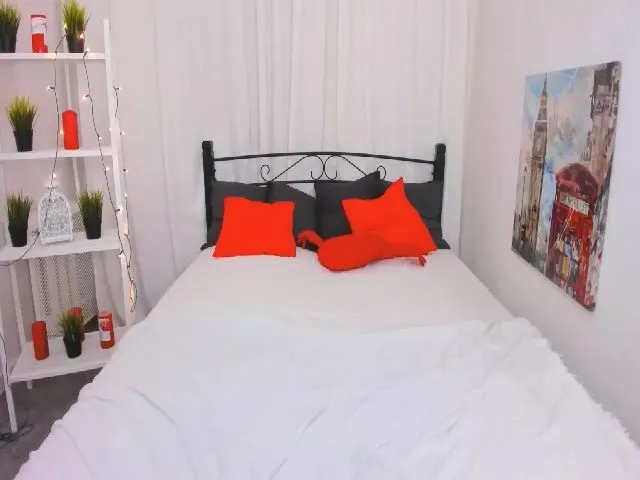 Live sex webcam photo for CiaoBellaXXX #254115797