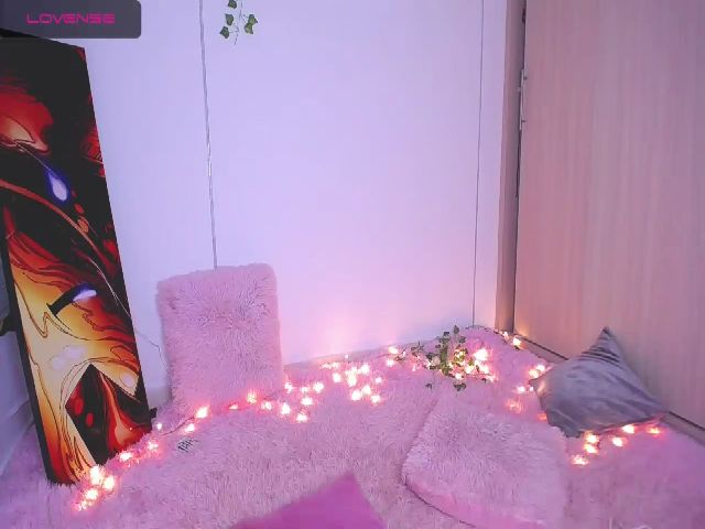 Live sex webcam photo for Aria_brown_ #256397750