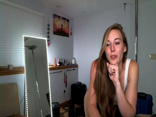 Live sex webcam photo for SamSamCam #254167094