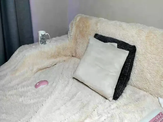 Live sex webcam photo for Urblonde #255206402