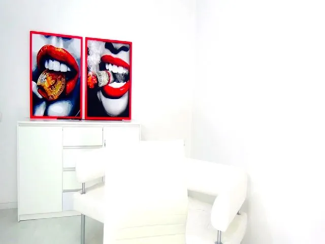 Live sex webcam photo for LouisaCreamy #263568388