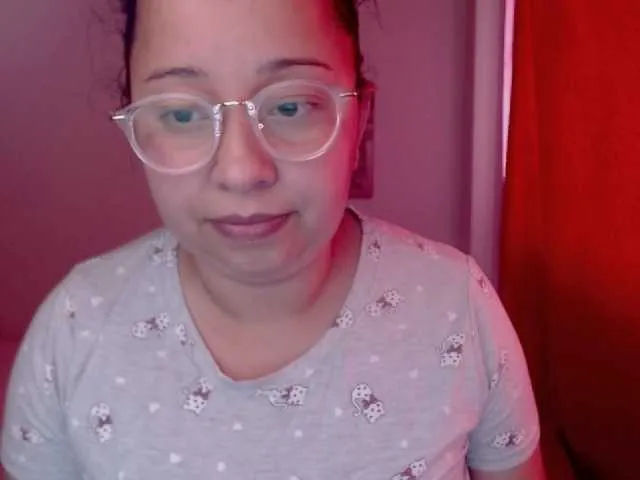 Live sex webcam photo for Ailyn88 #252880345