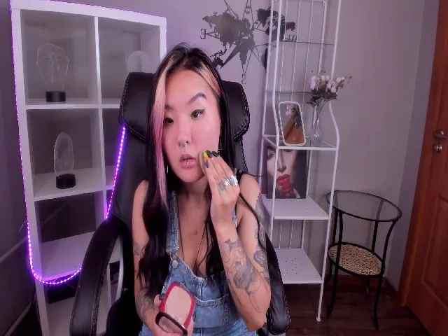 Live sex webcam photo for YukiOra #255249777