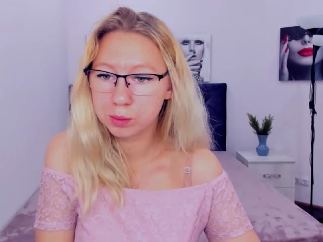 Live sex webcam photo for LizaSwan #254059483