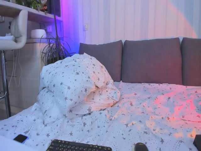 Live sex webcam photo for AwesomeRoxy #253740199