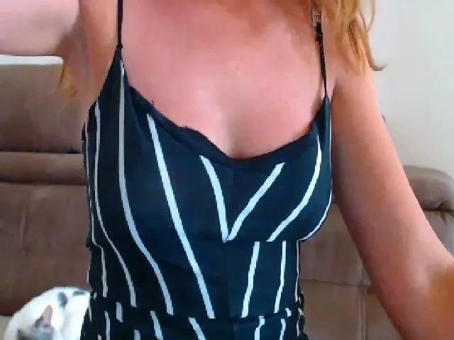 Live sex webcam photo for HotIna #259170476