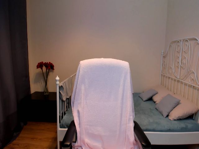 Live sex webcam photo for O1iv1a #257735164