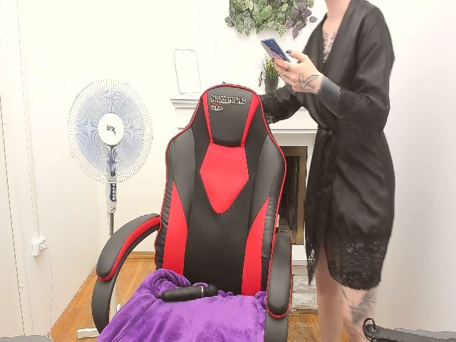 Live sex webcam photo for HelenCarter #252298426