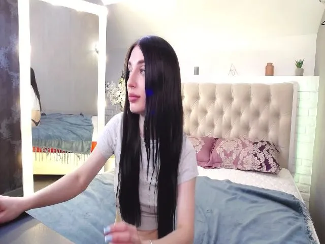 Live sex webcam photo for EllaGood #252543208