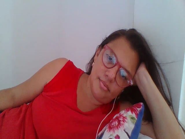 Live sex webcam photo for SweetLola01 #263268554