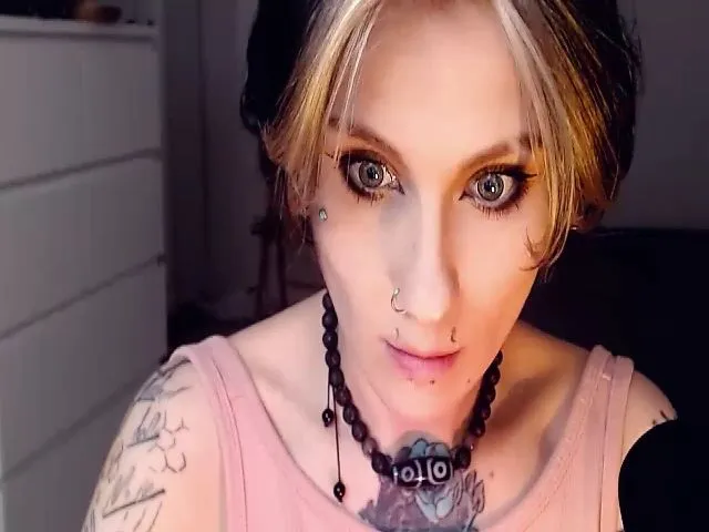 Live sex webcam photo for Hella_Hell #264408181