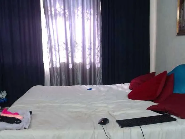 Live sex webcam photo for Miafoxx #241383497