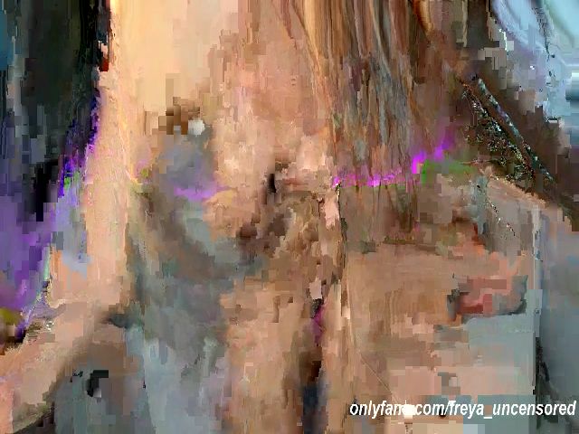 Live sex webcam photo for Newfreya #262744442