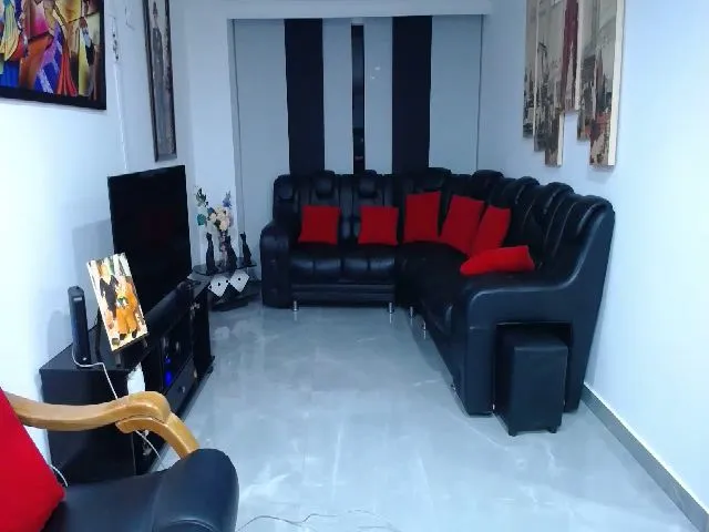 Live sex webcam photo for LaurenLovelly #259730361