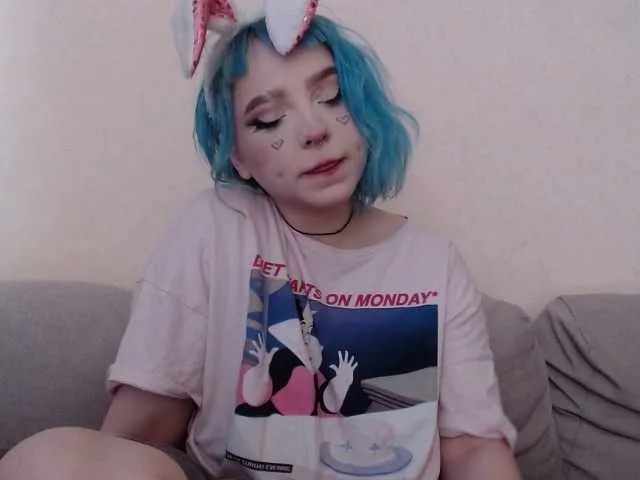 Live sex webcam photo for LittleDelora #246423024