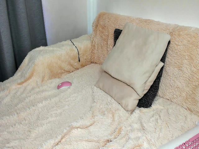 Live sex webcam photo for Urblonde #253285363