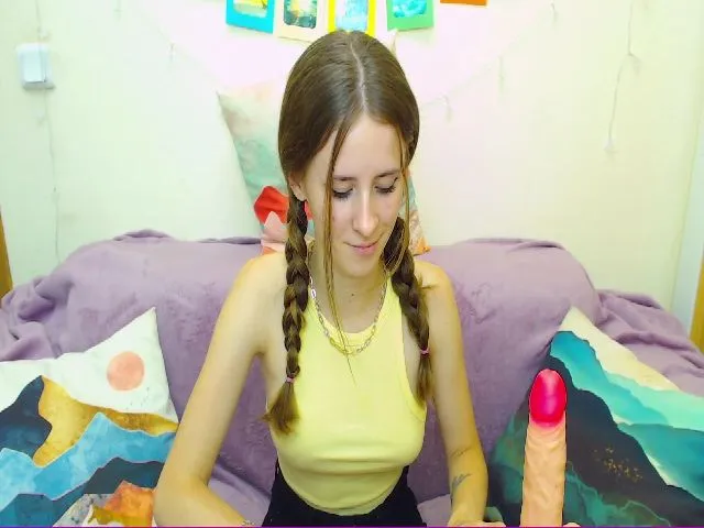 Live sex webcam photo for KristenKravit #264157526