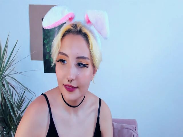 Live sex webcam photo for KarenIo #252455591