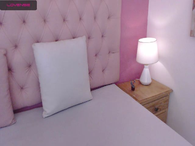 Live sex webcam photo for Keyra_R #257598709