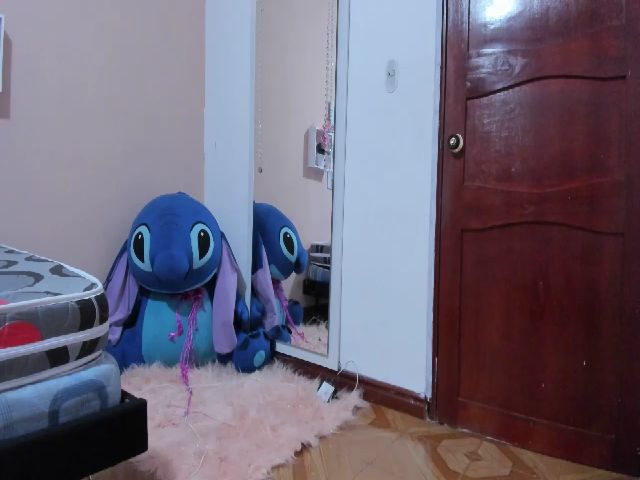 Live sex webcam photo for ZOE_CAT #252502093