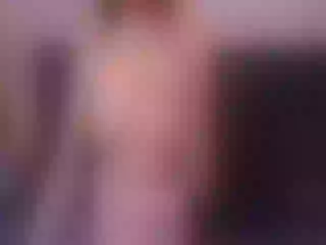 Live sex webcam photo for ElliPoole #262906168