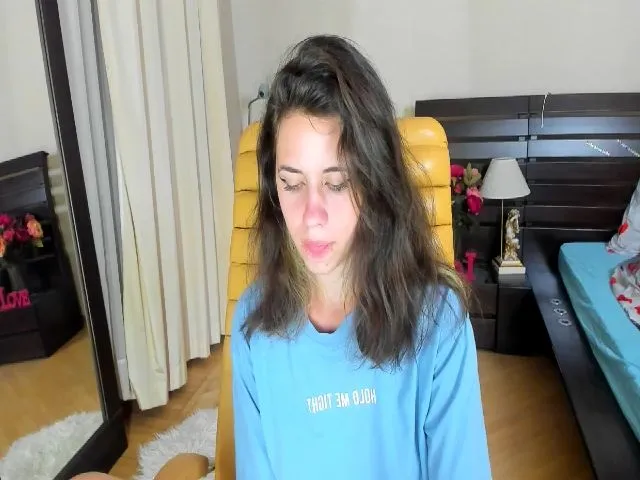 Live sex webcam photo for HildaBoom_77 #255739188