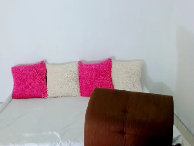 Live sex webcam photo for Katy_naughty1 #254378152