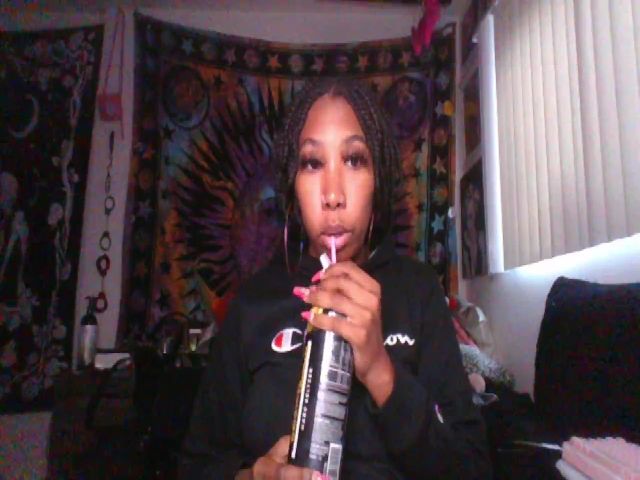 Live sex webcam photo for hennyhoneypot #257921419