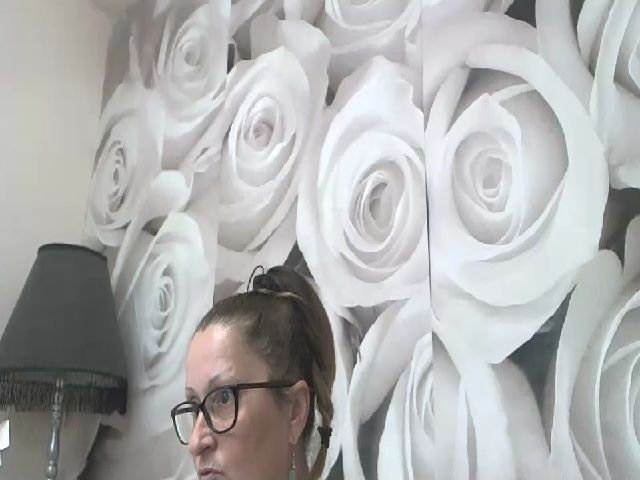 Live sex webcam photo for MatureKate1 #254042640