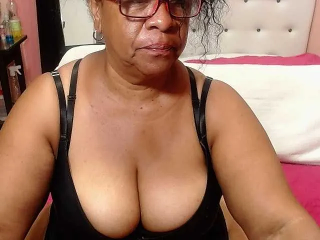 Live sex webcam photo for Yayisblack #241357970