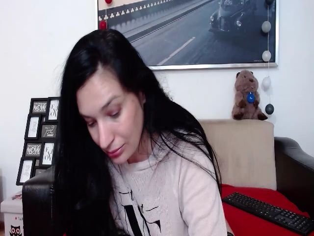 Live sex webcam photo for ElenaTroyy #256147092