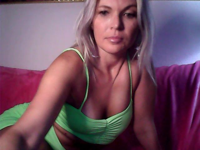 Live sex webcam photo for Cataleah #255798096