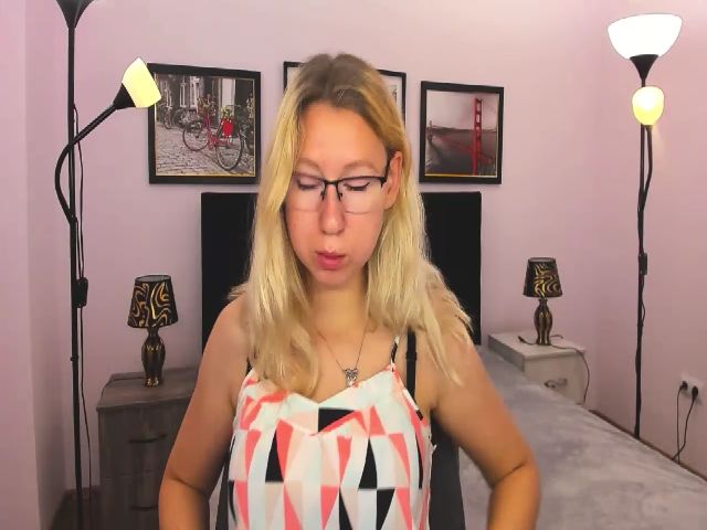 Live sex webcam photo for LizaSwan #253735219