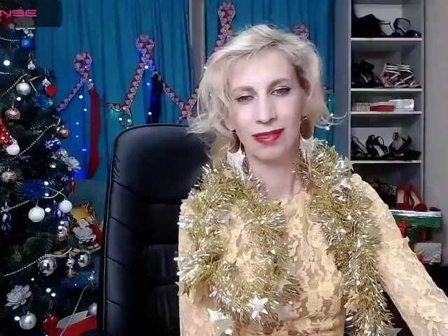 Live sex webcam photo for KirstenDesire #240928695