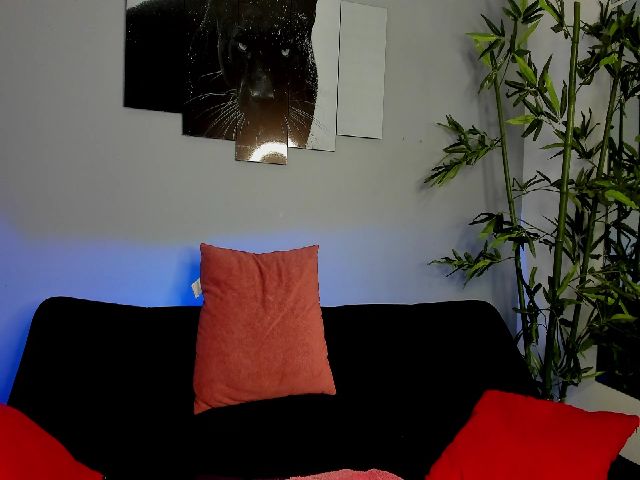 Live sex webcam photo for Violet_03_ #259442741
