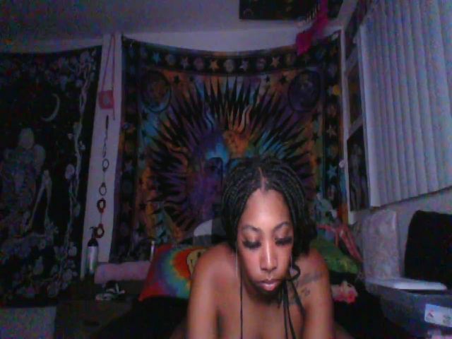 Live sex webcam photo for hennyhoneypot #256168174