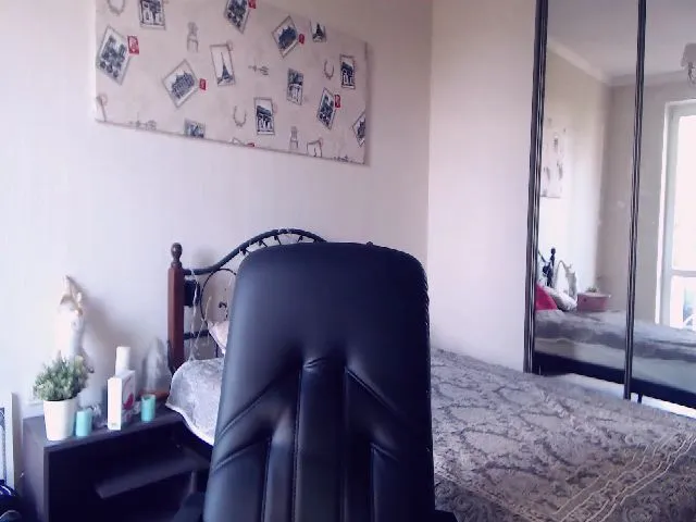 Live sex webcam photo for Jayne_XOXO #264237090