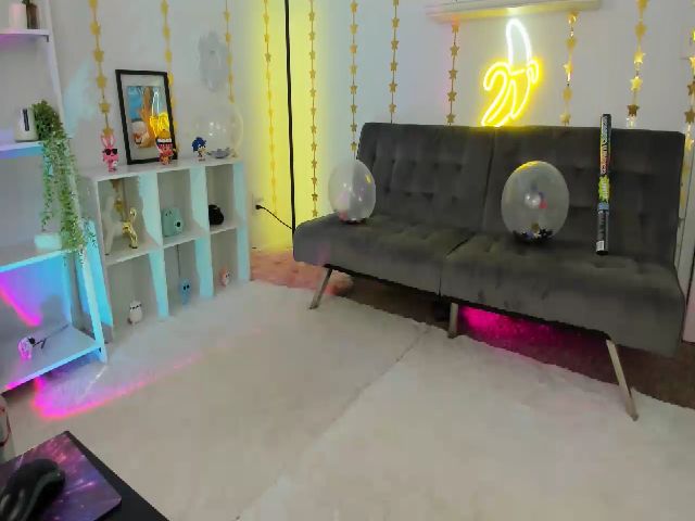 Live sex webcam photo for AddiLee #259502631