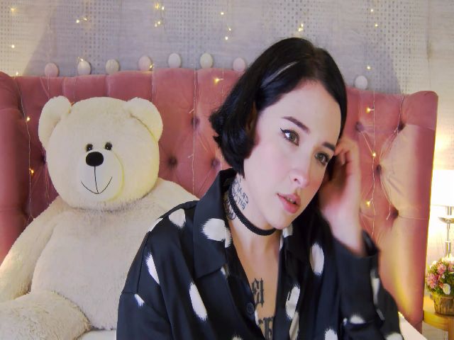 Live sex webcam photo for Roxy_Di #264809456