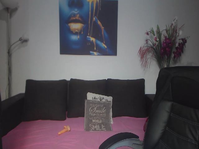 Live sex webcam photo for Loraynnex #265188755