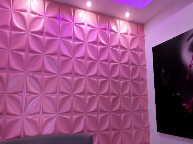 Live sex webcam photo for Andrea_T #252659647