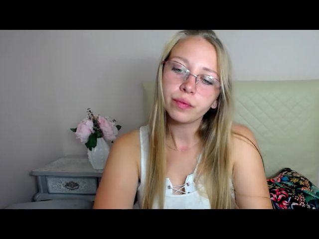 Live sex webcam photo for CorneliaYoung #263321954