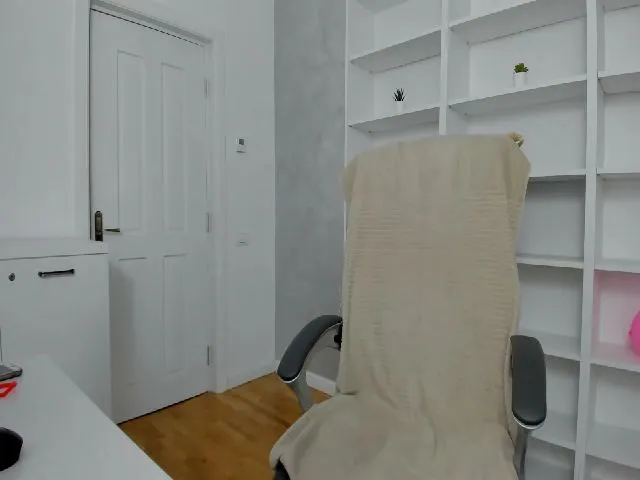 Live sex webcam photo for VanessaCroft #264672641